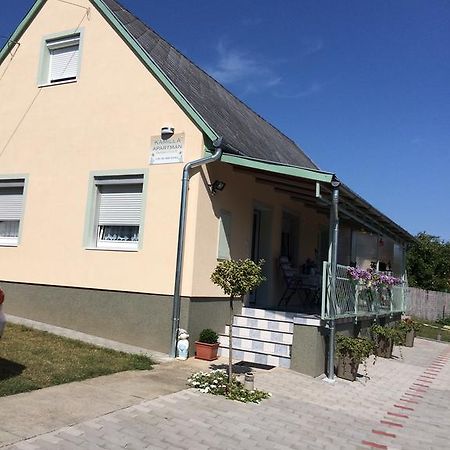 Kamilla Apartman Fonyod Luaran gambar